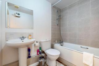 2 Bed with free parking & lift - 3 min to Station - Londra - 2