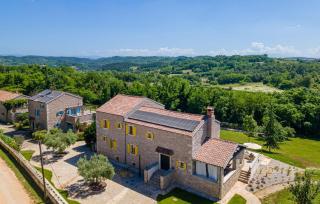 Awesome Home In Brajkovici With Sauna - Brajkovići - 2