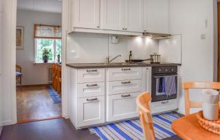 2 Bedroom Awesome Home In Växjö - Växjö - 4
