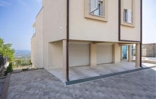 5 Bedroom Lovely Home In Kucine - Kučine - 2