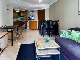Large and Strategic Apt 3BR with WiFi & Pool - Jakarta - 1