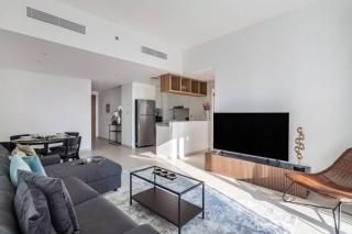 Luxury and Elegant 2BR with Burj Khalifa View - Dubai - 3