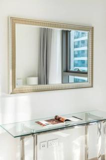 Luxury and Elegant 2BR with Burj Khalifa View - Dubai - 1