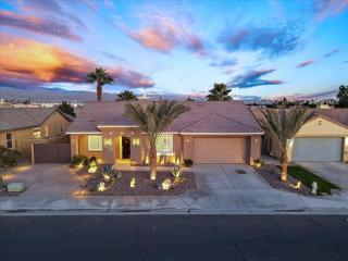 Relaxing Desert Getaway - 3BR, Pool, Hot Tub - Indio - 5