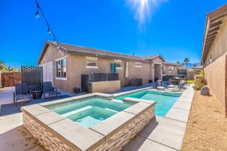 Stylish 3BR Family Home with Pool and Spa - Indio - 0