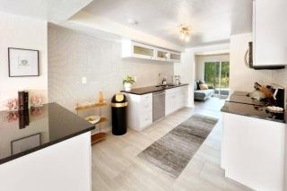 Charming 2br 2ba Beach Bungalow - 8