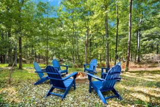 Cozy Cabin w Hot Tub, Deck, Grill, Fire Pit and WiFi - Morton Grove - 8