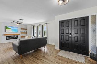 Gulf Access, Heated Pool, Bicycles - Villa Ruby's Coastal Getaway - Cape Coral - 5
