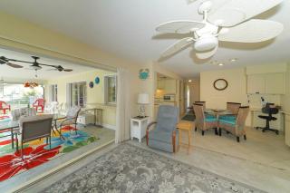 Huge Pool, Close to Beaches, Restaurants & Shops - 2