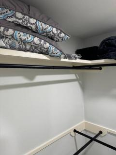 Spacious 1 Bdrm Studio Montrose - 2