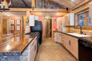 Private River Front Cabin - Darby - 3