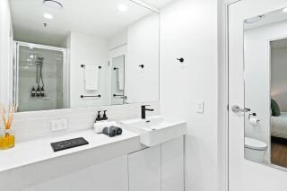 1007 Harbour Lights with Ocean Views - Cairns - 5