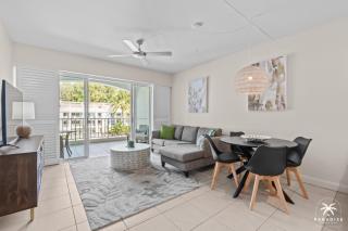Beach Club Luxury apartment with Rooftop Spa - Palm Cove - 8
