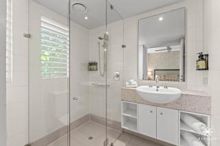 Beach Club Luxury apartment with Rooftop Spa - Palm Cove - 2