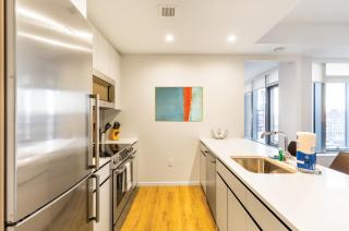 Modern Apt with City Views - 8