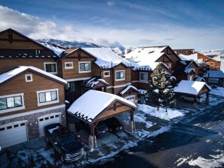 Snowbasin Haven with Hot Tub and Resort Amenities - Huntsville - 5