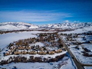 Snowbasin Haven with Hot Tub and Resort Amenities - Huntsville - 1