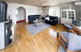 Beautiful Home In Uddevalla With Wifi - 8