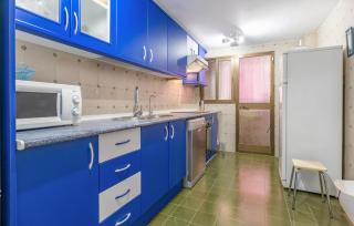 Awesome Apartment In Fuengirola - Fuengirola - 3