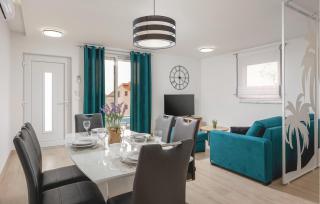 Cozy Apartment In Podstrana With Wifi - 9