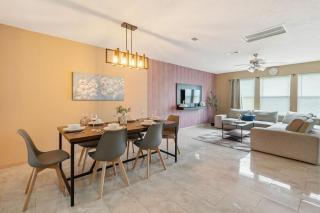 Chic and Cozy Home in Katy - Hot Wells - 1