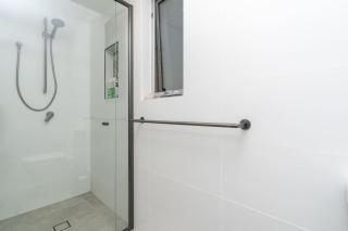 Modern Home Conveniently Close to Hospitals - Hosted by Canstay - Yarralumla - 6