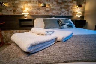 Chalés Villa Pinhal - Hidromassagem dupla, lareira e café da manhã - 12 km do centro - 3