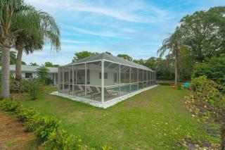 The Manasota Beach House private Pool & Jacuzzi close to the beaches PET FRIENDLY - 5