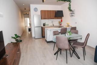 Capardi Suites No5 - 9