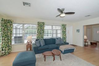 The Manasota Beach House private Pool & Jacuzzi close to the beaches PET FRIENDLY - 3