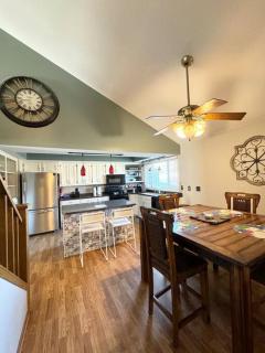 Hot Tub-Pool Table-Fire Pit! Great hang out place! - 9