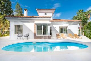 Exclusive poolside villa with cine & BBQ by REMS - Benalmádena - 0