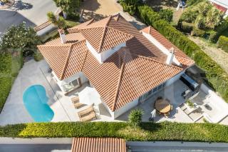 Exclusive poolside villa with cine & BBQ by REMS - 4