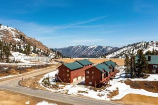 Sugar Pine a Ski In and Ski Out Property - Eden - 5