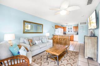 Sunrise Village 215- 2BR 1BA gulf front sleep 6 - 6