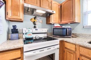 Sunrise Village 215- 2BR 1BA gulf front sleep 6 - 1