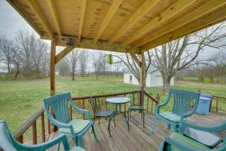 Peaceful Hazel Cottage with Deck and Yard! - - 9