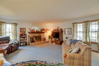 Peaceful Hazel Cottage with Deck and Yard! - - 7