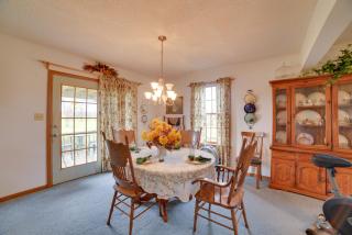 Peaceful Hazel Cottage with Deck and Yard! - - 5