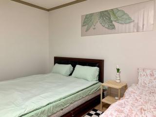 3 min walk from Sinnonhyun St - Seoul - 4