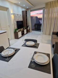 Ivory Suite Ph With Views And Jacuzzi By Homely - St Paul's Bay - 8