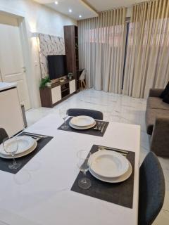 Ivory Suite Ph With Views And Jacuzzi By Homely - St Paul's Bay - 5