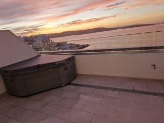 Ivory Suite Ph With Views And Jacuzzi By Homely - St Paul's Bay - 1