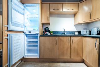 2BR Modern Flat With Free Parking - Private Garden - Heeley - 2