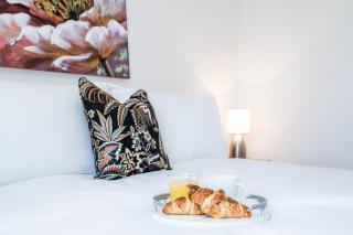 2BR Modern Flat With Free Parking - Private Garden - Heeley - 6
