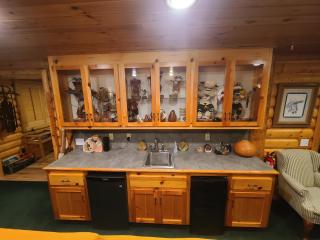 All Seasons Lodge - New 2 bedroom and loft House in Big Bear Lake Gameroom Spa Deck BBQ Firepit Wet Bar Fireplace Views - 1