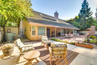 1 Mi to Applegate Park Zoo Home with Fire Pit! - Merced - 0
