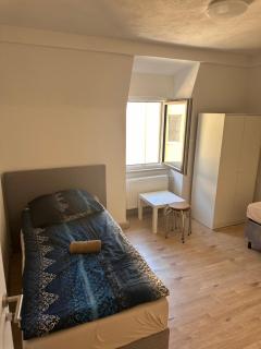 4-Zimmer Wohnung mit 7 Betten Ideal für Familien oder Gruppen - Augsburg - 3