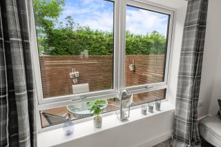 Beautiful 1 BR apt with private patio and free parking - 1