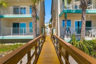 Cozy and Bright condo on private section of beach with a pool! - Panama City Beach - 9